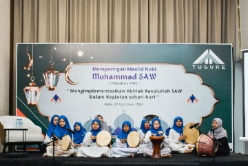Welcoming the Birth of Muhammad, Tugure Makes Donations