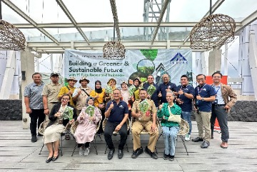 Harvesting Vegetables on Rooftops, Tugure Develops Greenhouse